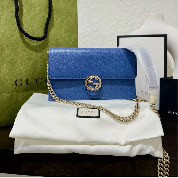 AURHENTIC GUCCI SLING BAG - Picture 2 of 5